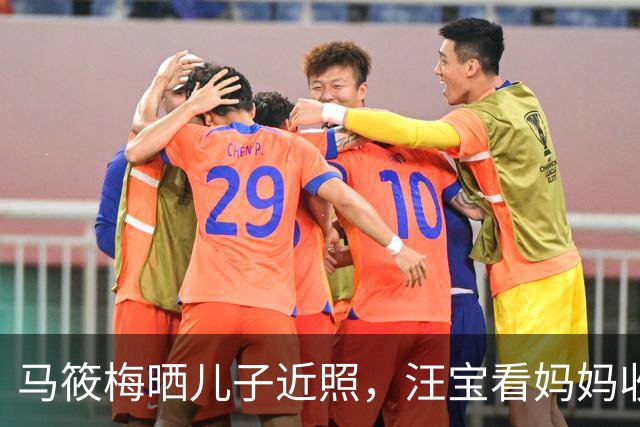 马筱梅晒儿子近照，汪宝看妈妈收拾行李超可爱，小梅气质出众